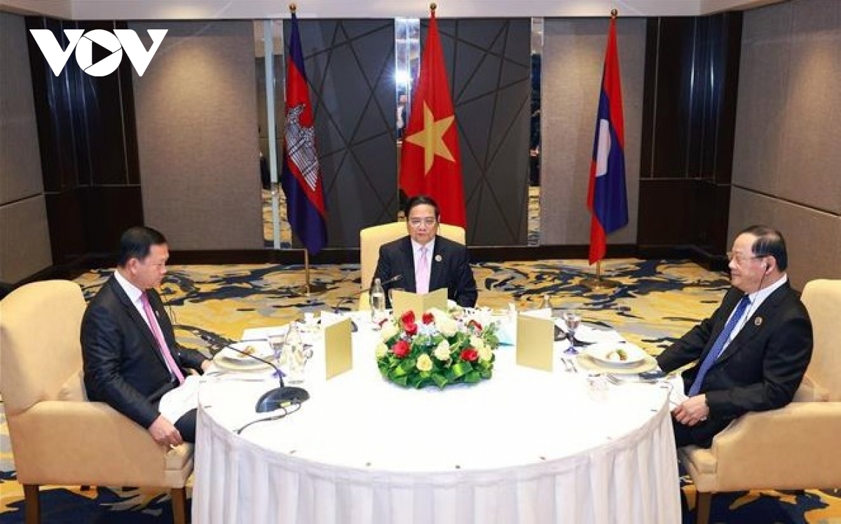 Vietnam, Laos, Cambodia bolster tripartite cooperation on sidelines of ASEAN Summit